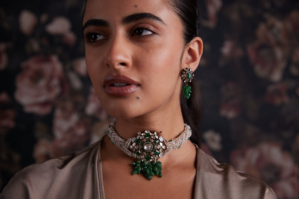 Open Setting Choker with Green Stone