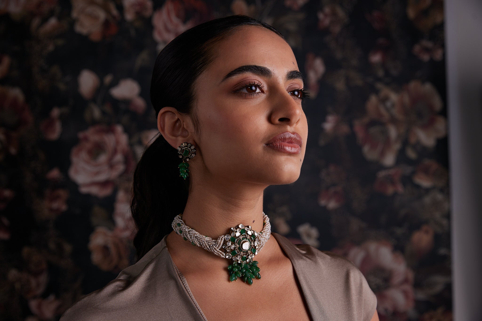Open Setting Choker with Green Stone