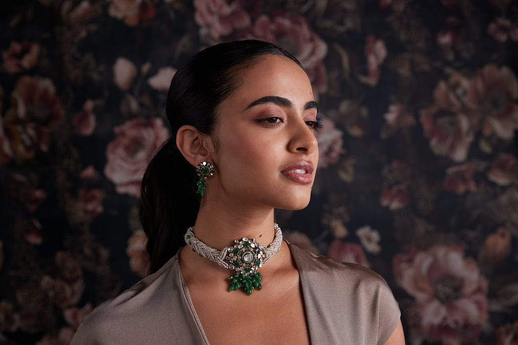 Open Setting Choker with Green Stone